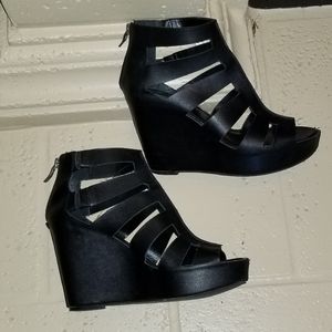 *EUC*BCBG Leather Gladiator Wedges